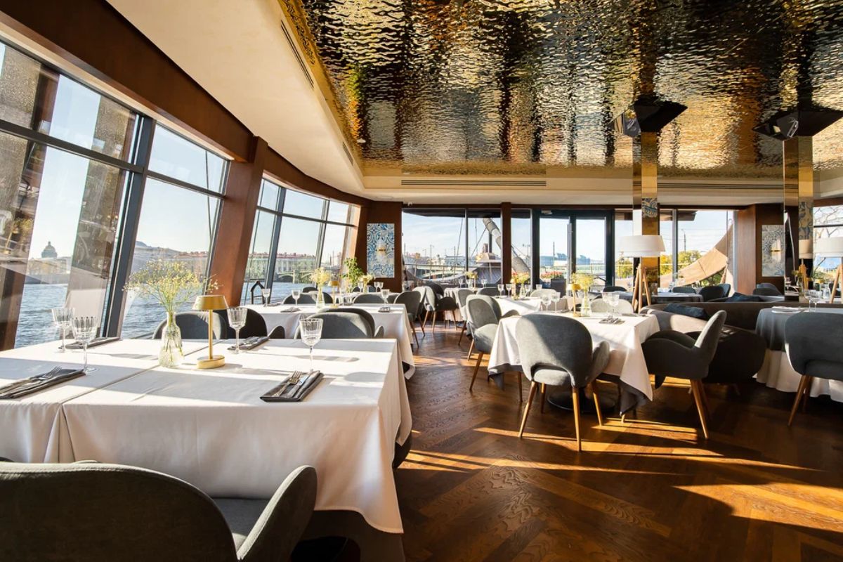 8. Paul’s Landing – Waterfront Dining at Its Finest